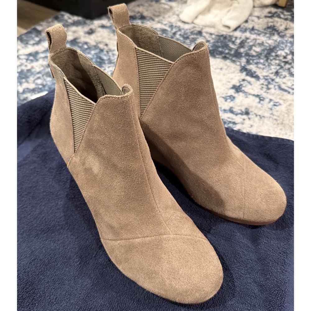TOMS Kelsey Wedge Ankle Bootie Taupe Suede‎ Slip On Womens 9.5 NEW